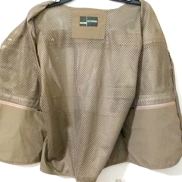 OUTDOOR TAN UTILITY VEST JACKET SIZE 38-40 NWOT - Picture 6 of 7